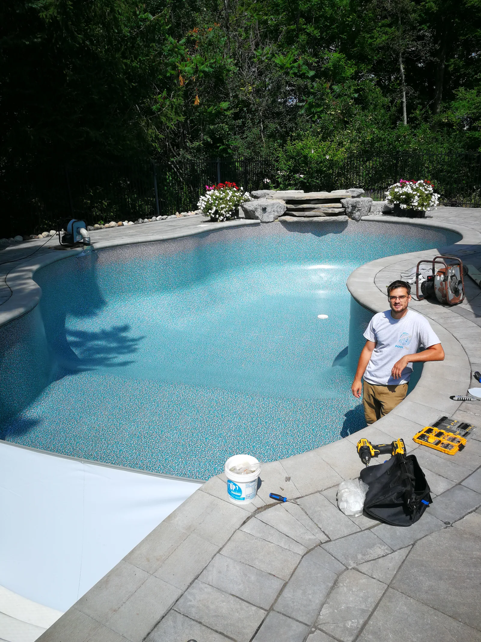 Freeform pool refilled after a new liner installation