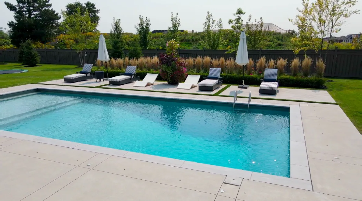 Rectangular pool with loungers and umbrellas